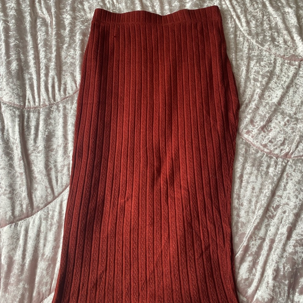 Elegant Red Ribbed Skirt